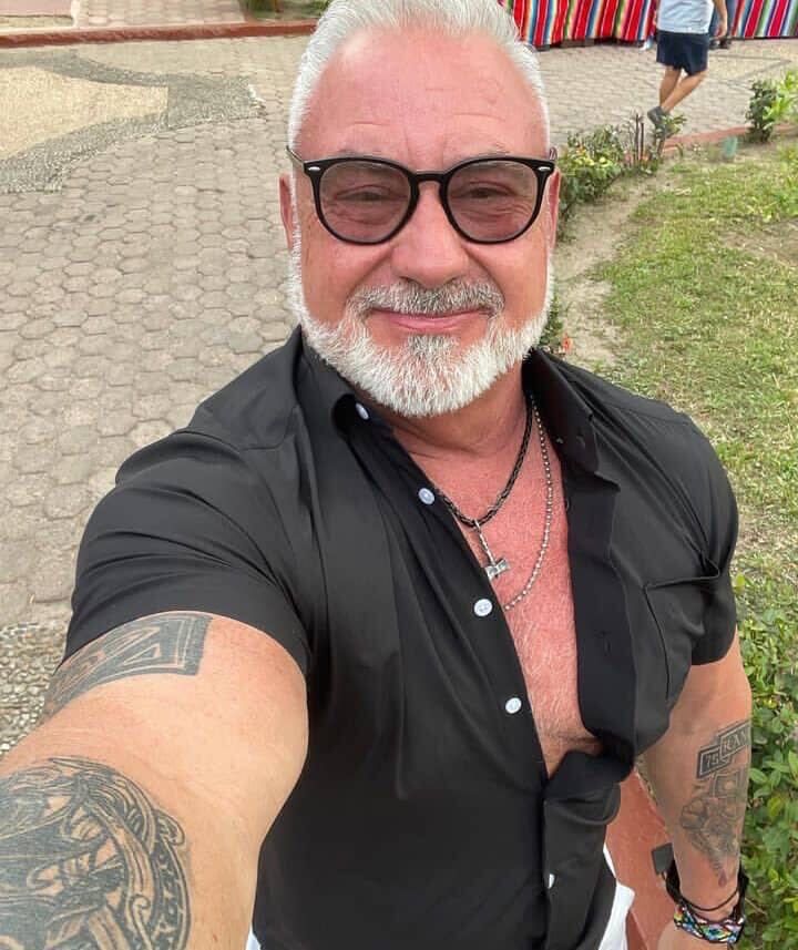  35154788  John Willi, 44 ,    Akaszto