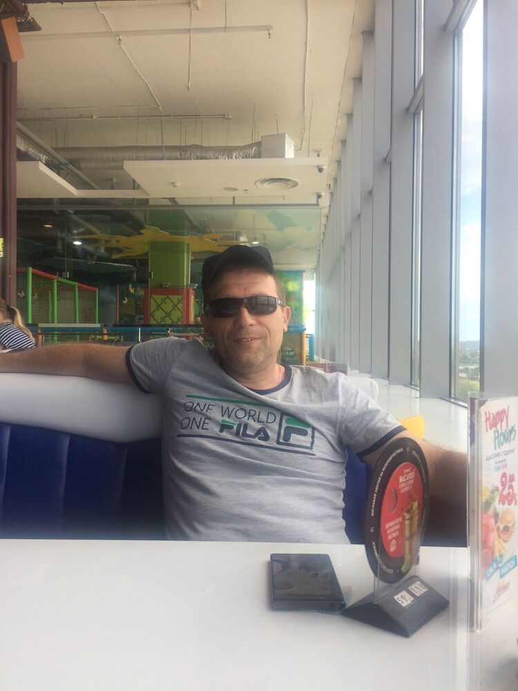  9834318  Andrii, 51 ,     