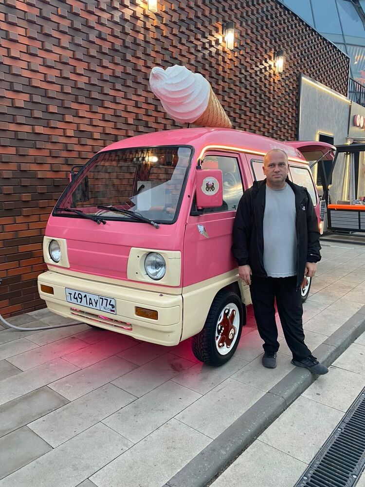  ,   Viktor, 43 ,   ,   , c , 