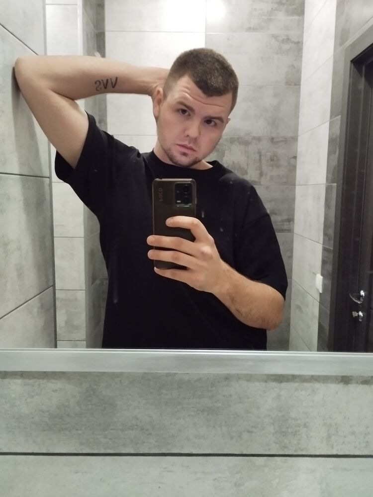  54732158  Gray, 24 ,    