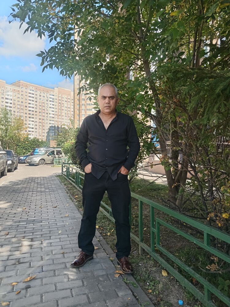  53471708  Vartan, 48 ,    