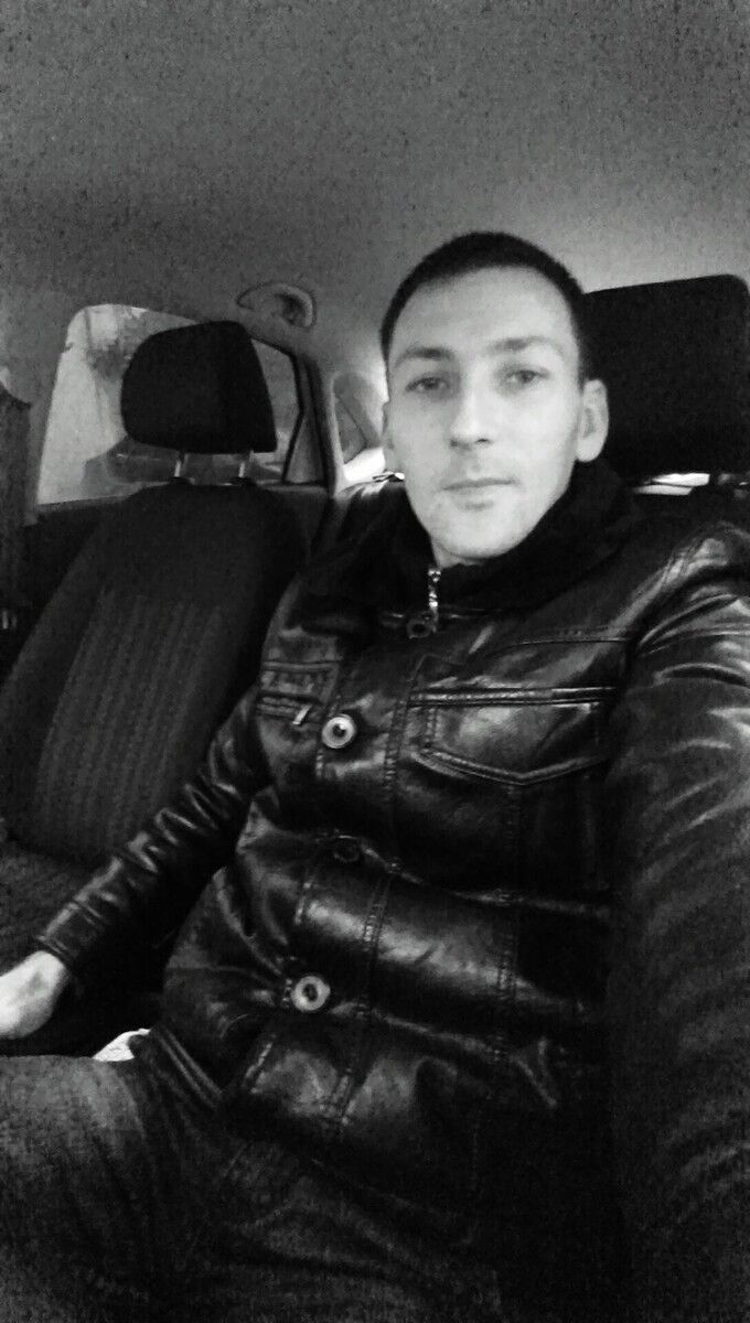  8892898  Genadii, 42 ,    