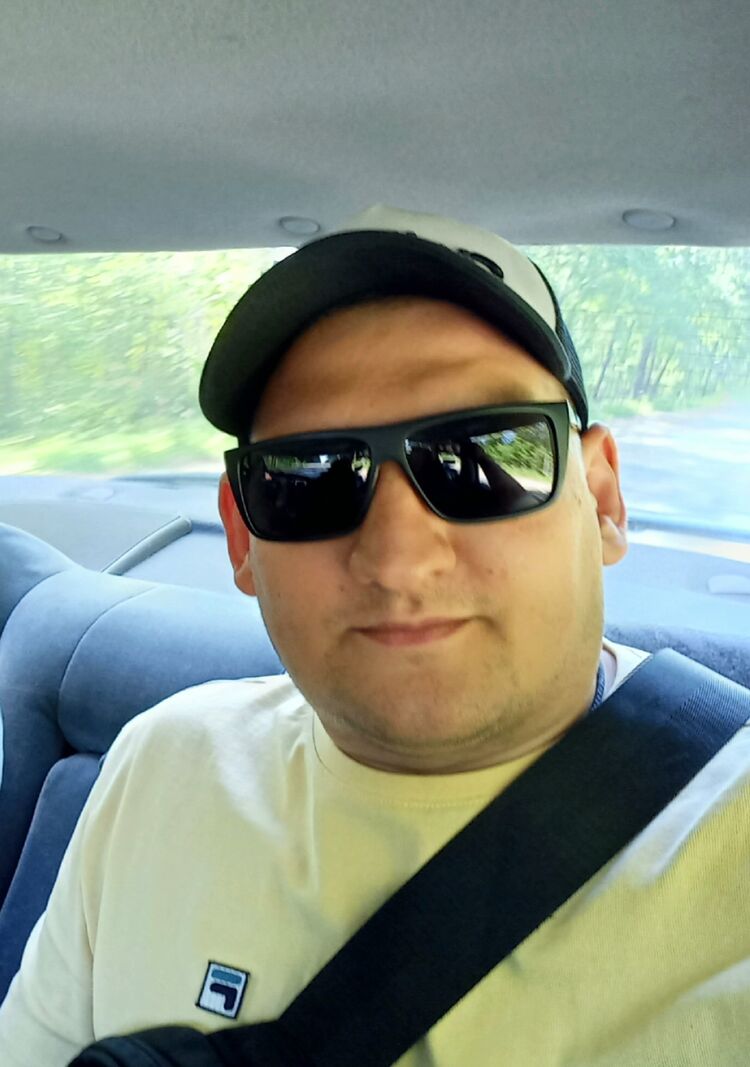  27266858  Sergio, 31 ,    