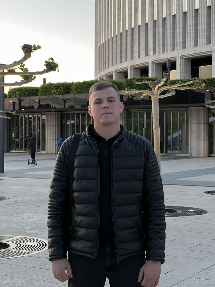  53330578  Aleksei, 28 ,    