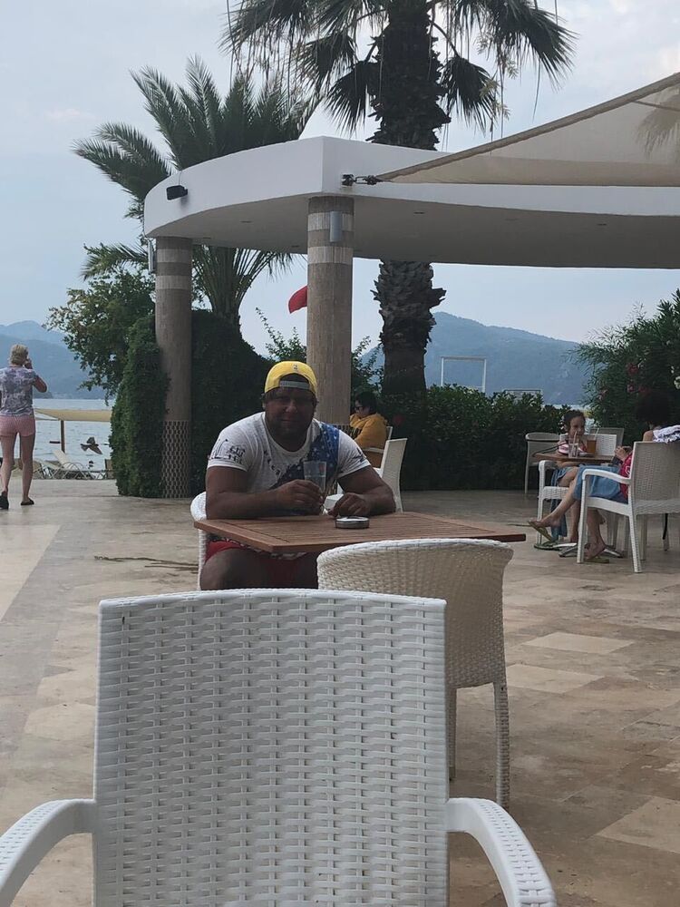  26228438  Maks, 40 ,    