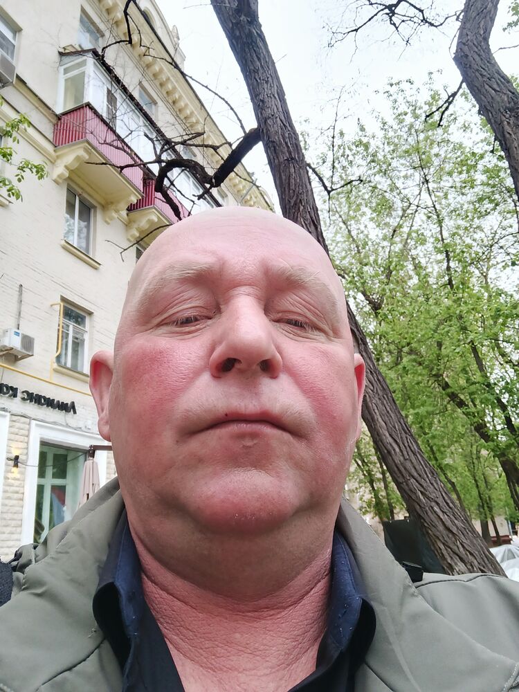  51185418  Valentin, 58 ,    