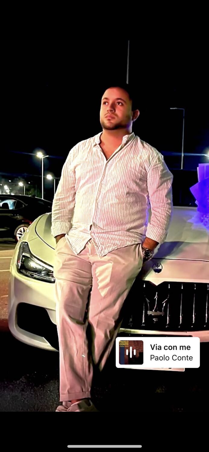  45422548  Sebastian, 29 ,    