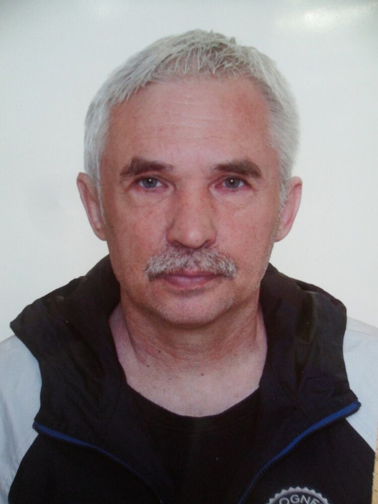  8415998  Bujhm, 41 ,    