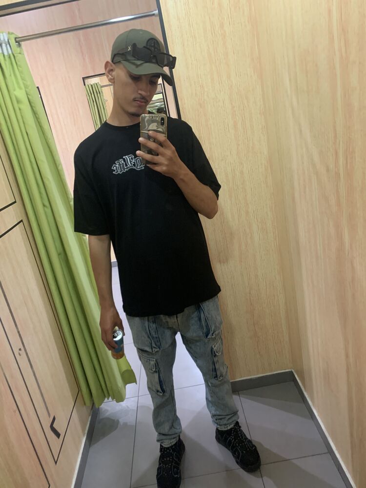 43732158  Oussama, 29 ,    