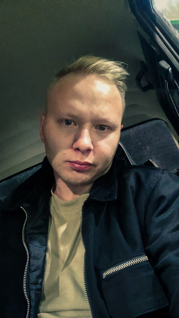  30093838  Mikhail, 29 ,    