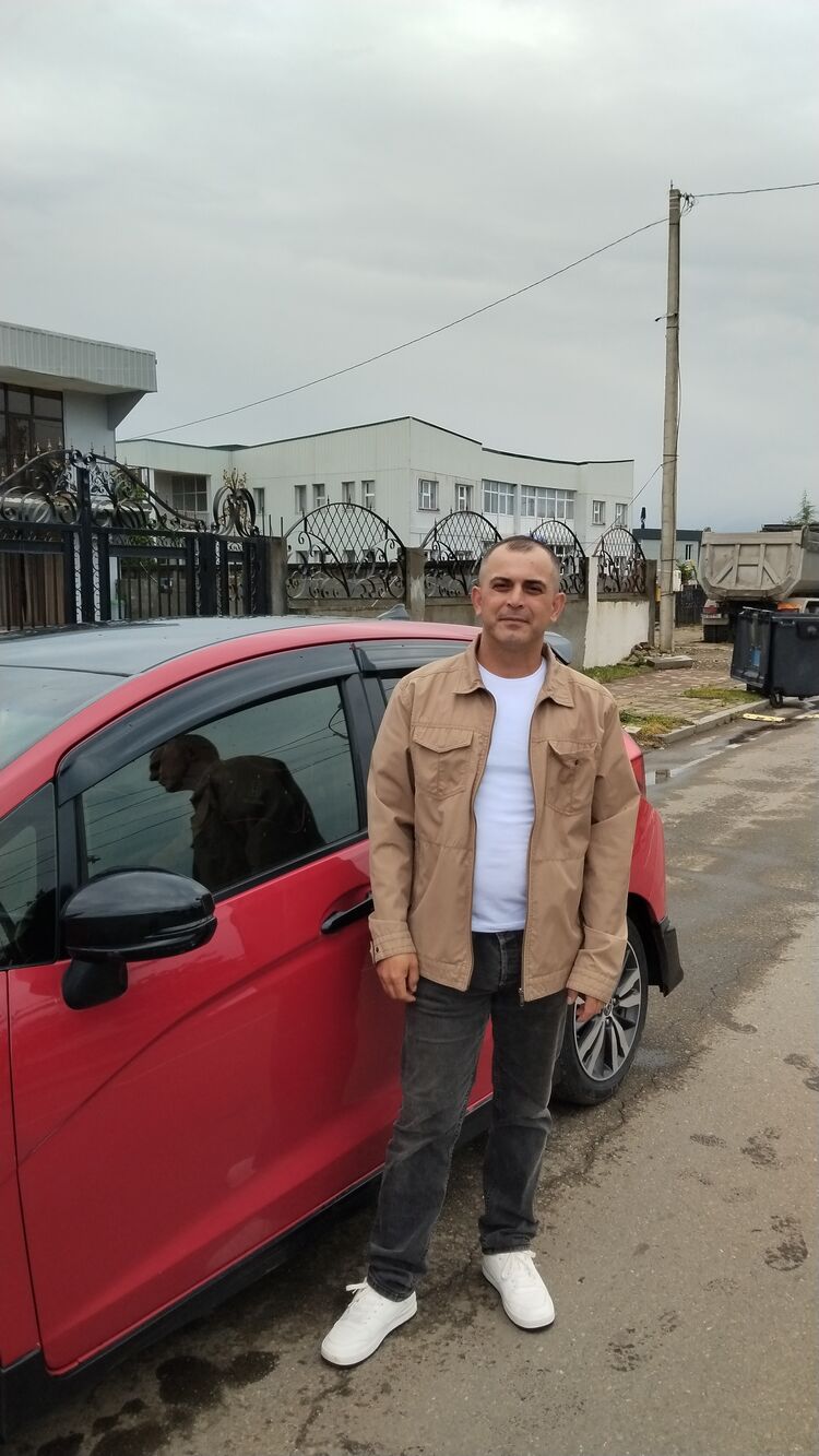  52107048  Georgi, 42 ,    