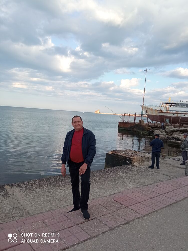  43313268  Vladimir, 54 ,    