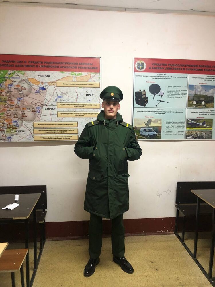  32157398  Vitaly, 22 ,    