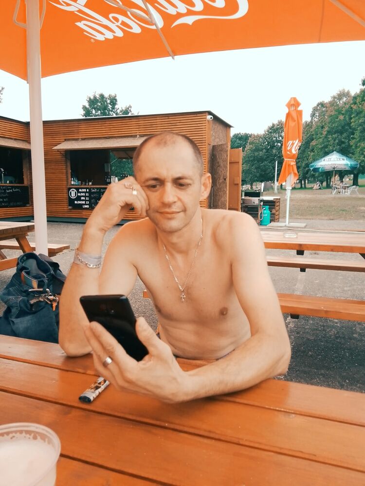  25720808  Vanja, 37 ,    Praha