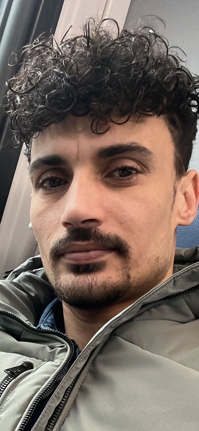  48453868  Hussein, 32 ,    