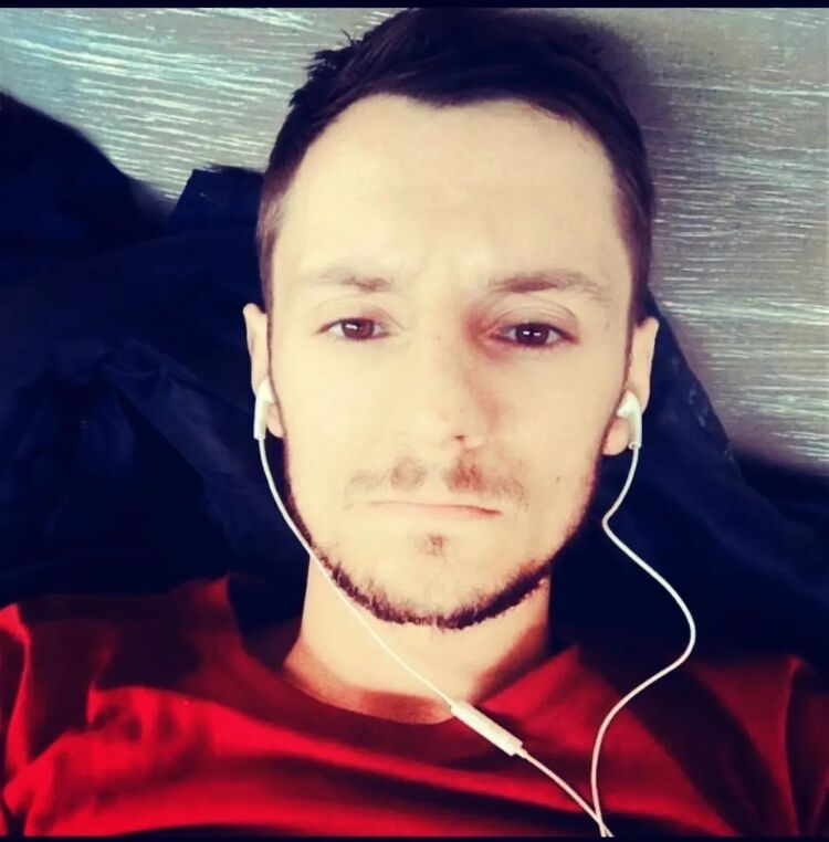  49558398  , 33 ,    