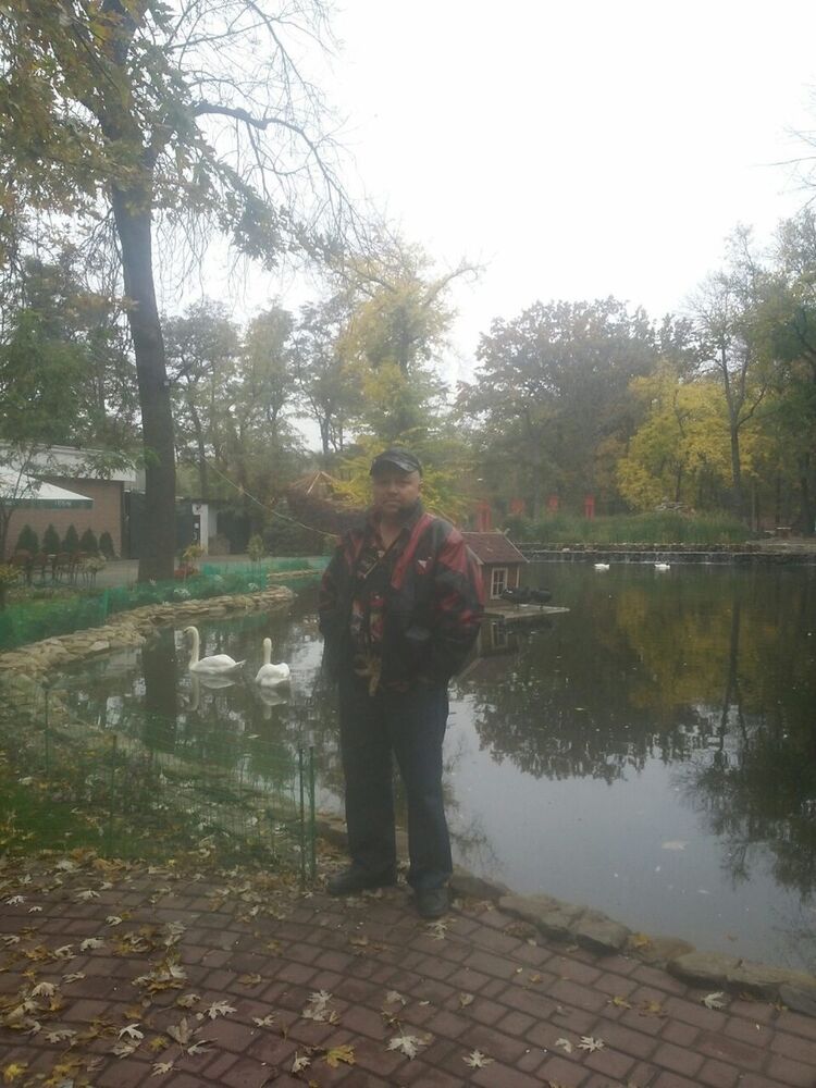  18733048  Igor, 55 ,    