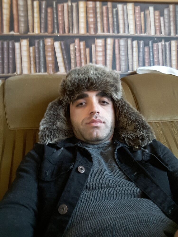  19099118  Irakli, 31 ,    