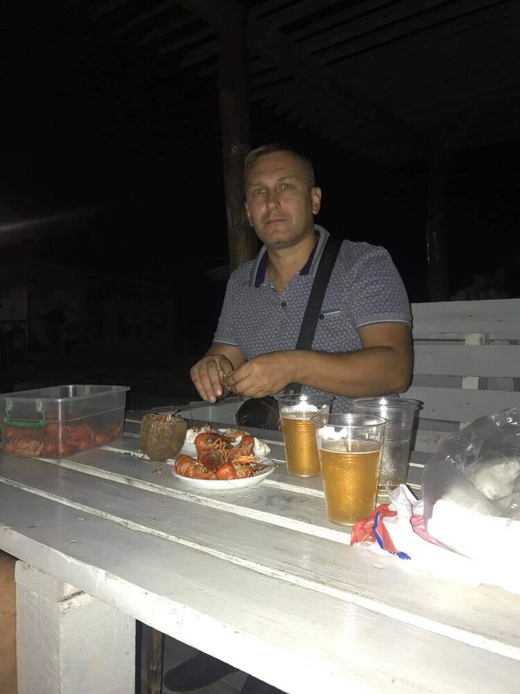  20635718  Valery, 39 ,    