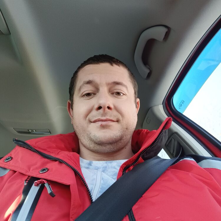  32028668  Andrei, 35 ,    