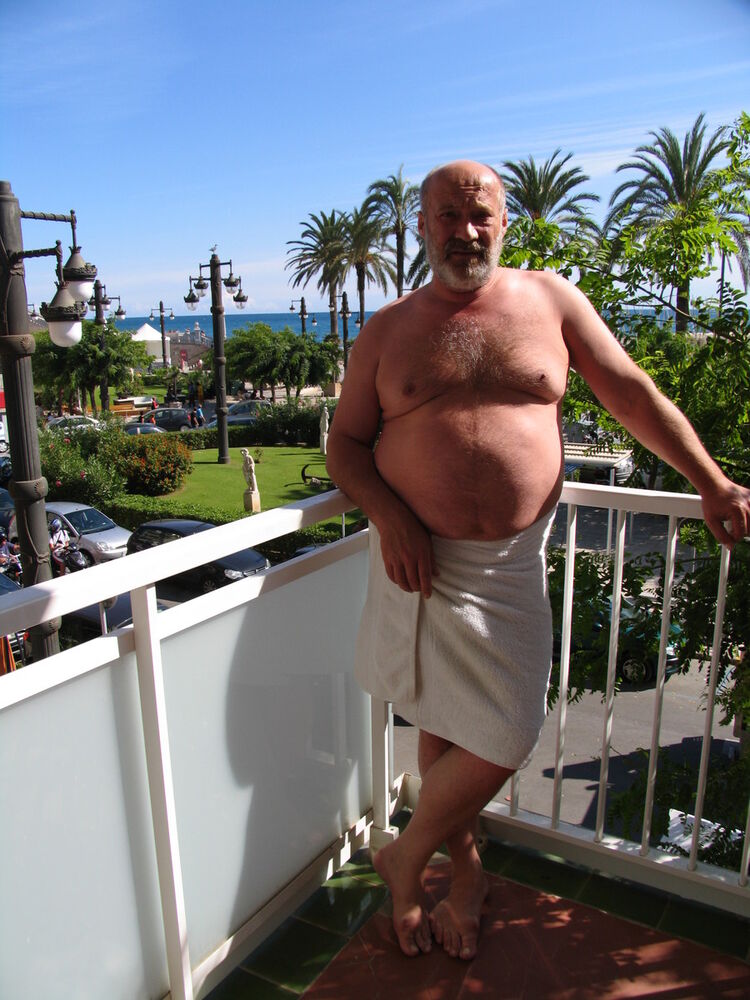  -,   Andrew, 60 ,     , c 