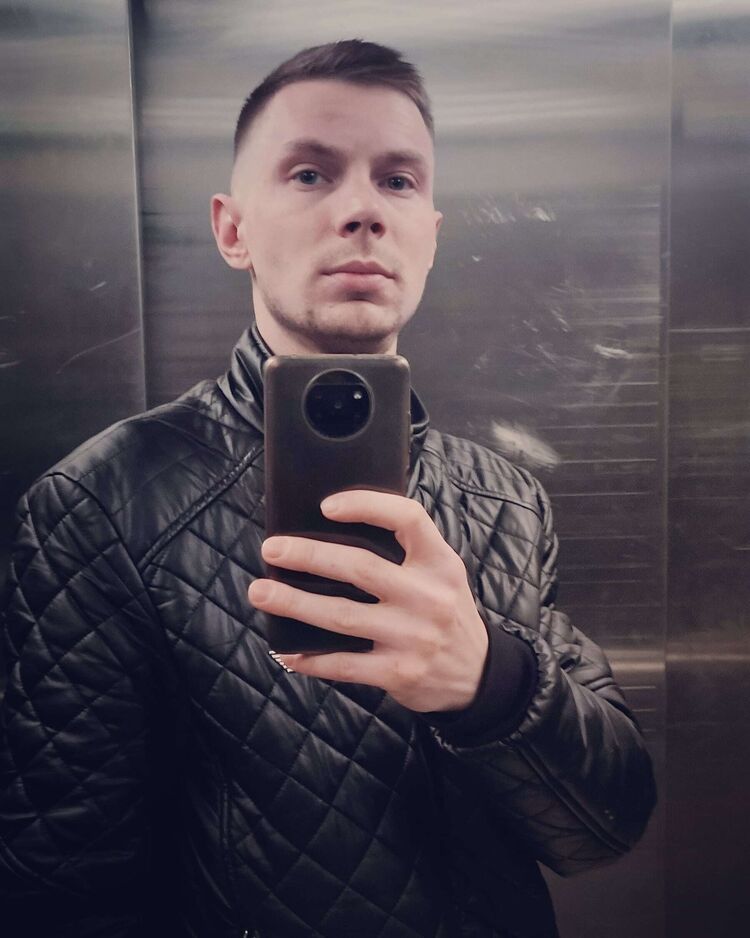  27146128  Alexander, 33 ,    