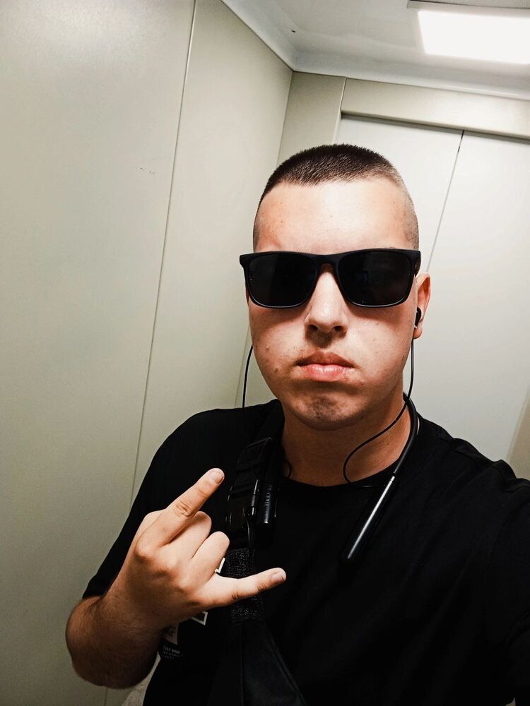  44188118  White, 20 ,    