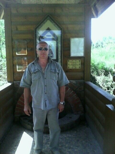  ,   Viktor, 61 ,   