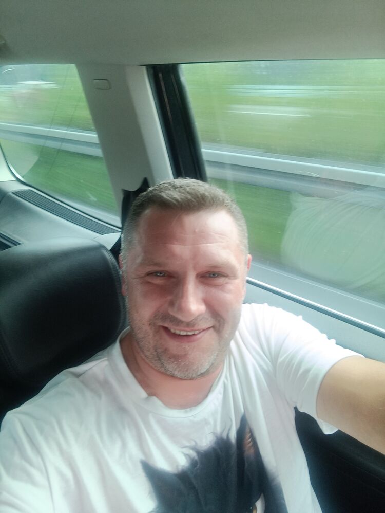  45565938  Markus, 43 ,    