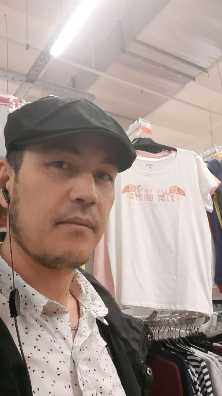  33818338  Zakir, 39 ,    