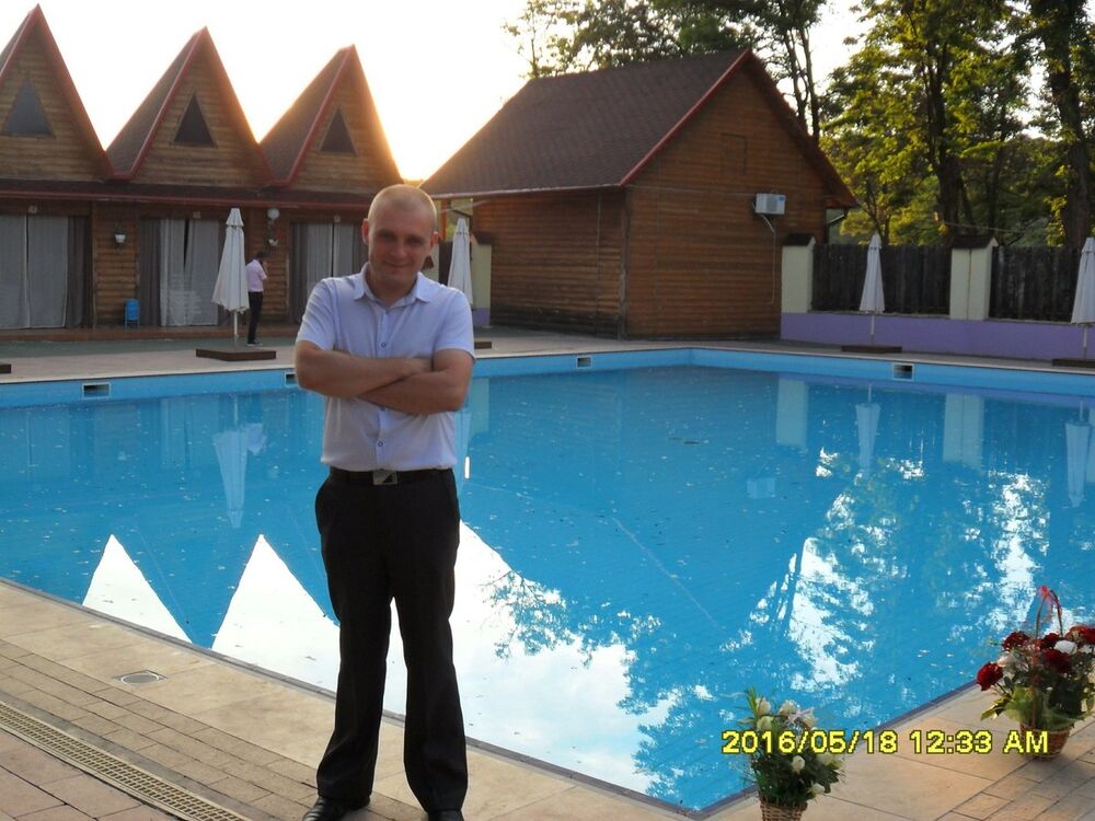  10684988  Pavel, 39 ,    