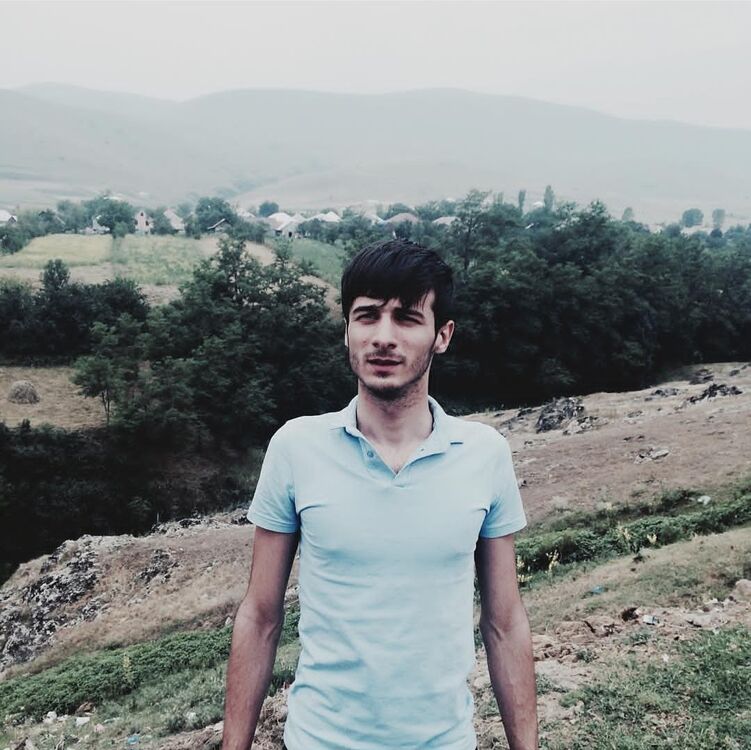  40684278  Sahin, 31 ,    