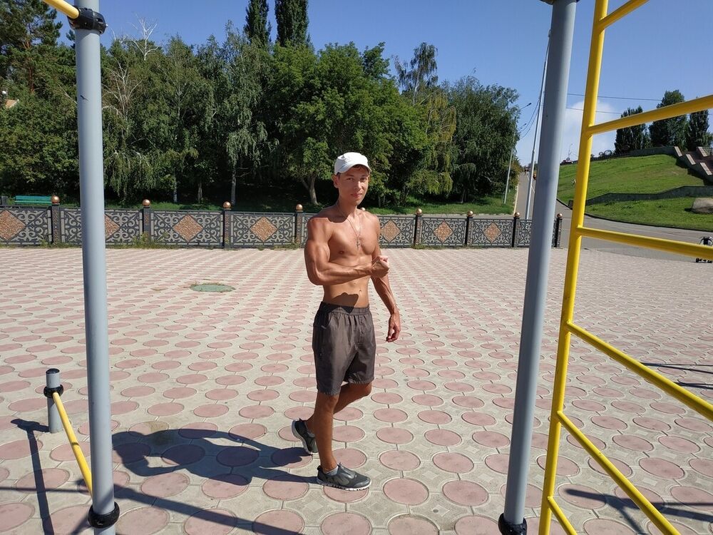  21224918  Alex, 34 ,    