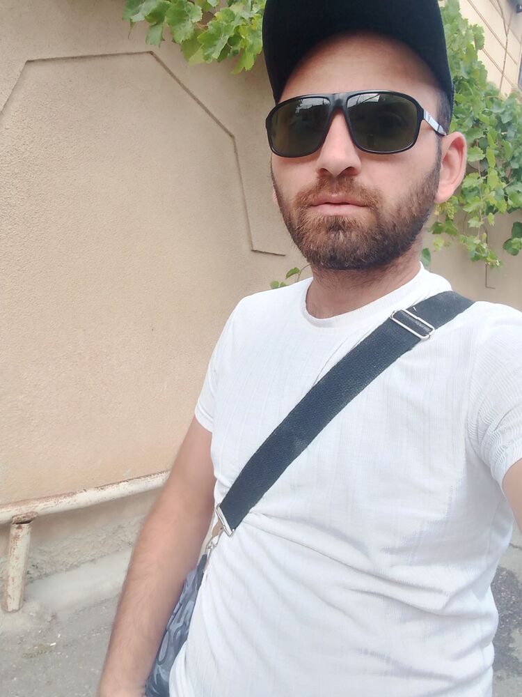  52831818  , 34 ,    
