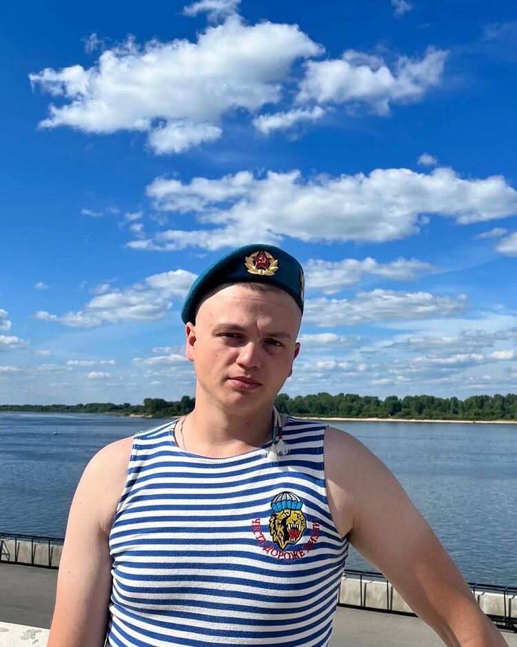  44813348  , 25 ,    -