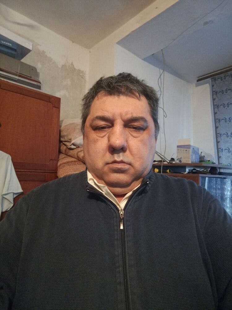  48832298  , 52 ,    