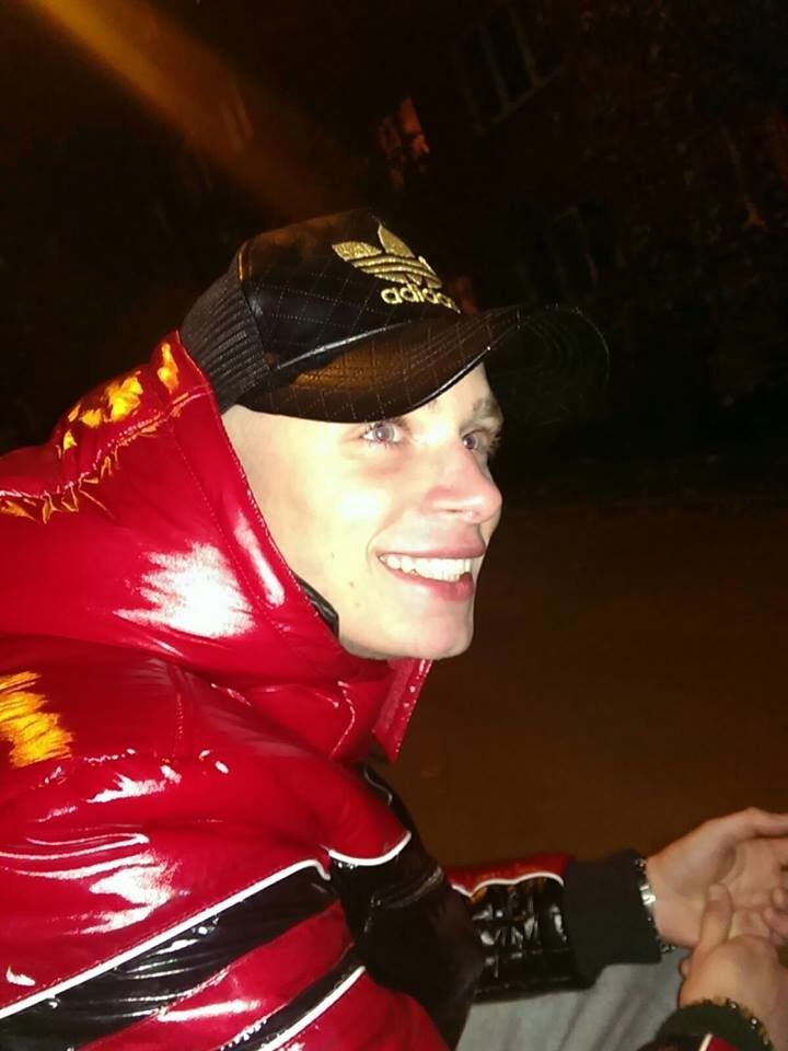  4530958  Andrej, 32 ,    