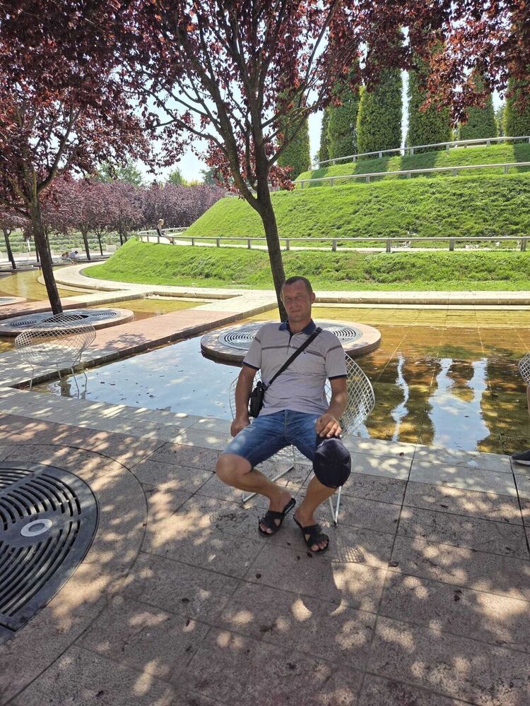  53403368  Sergei, 39 ,    