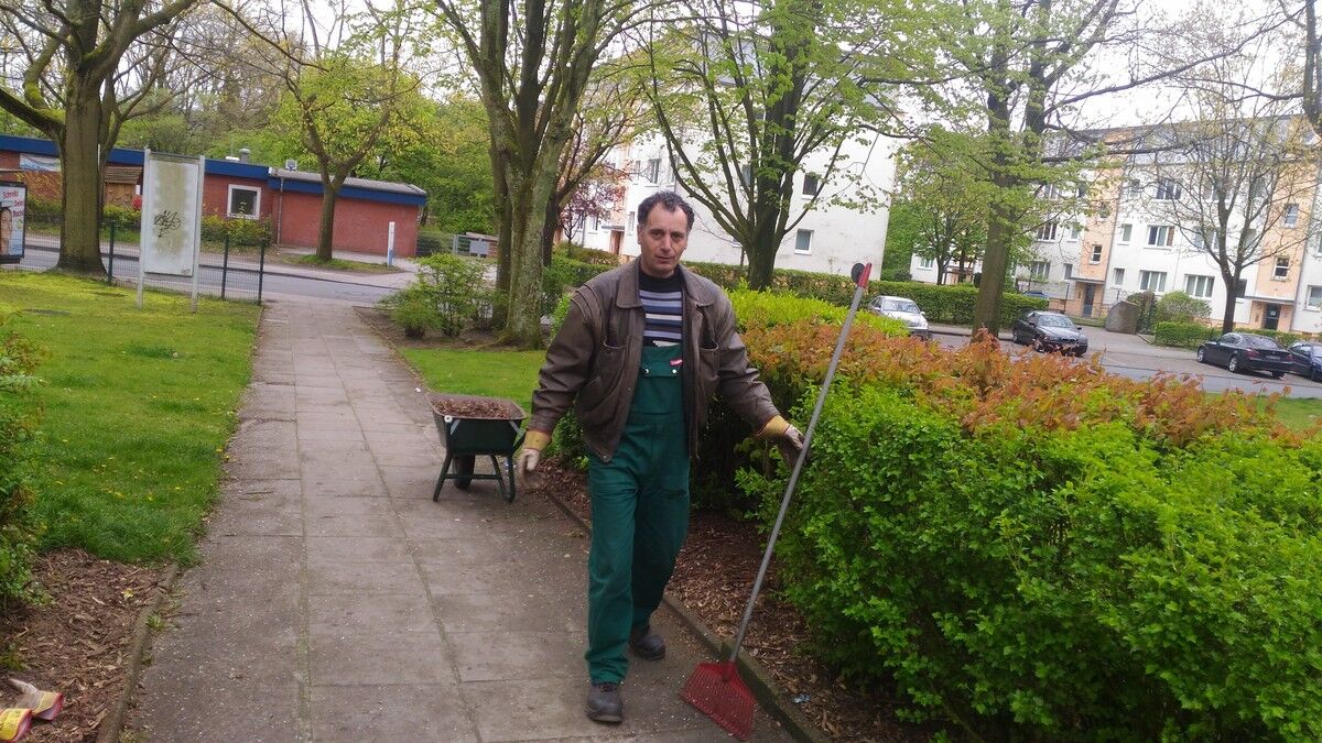  9981358  Vasily, 51 ,    
