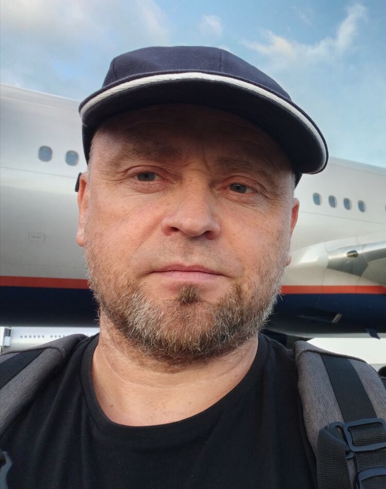  51164768  Viktor, 49 ,    