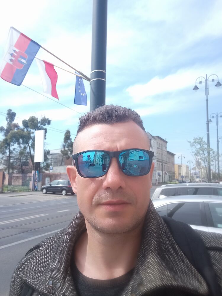  26317318  Andrii, 46 ,    