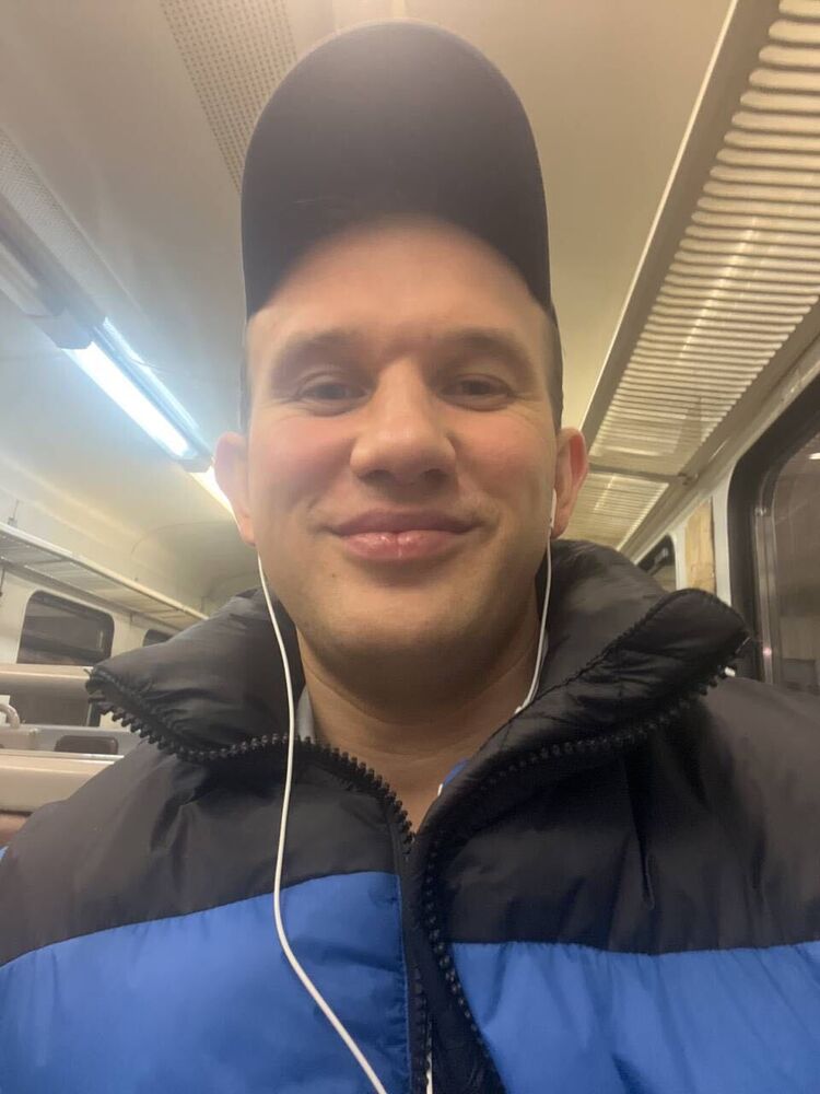  ,   Maxim, 32 ,   ,   , c 
