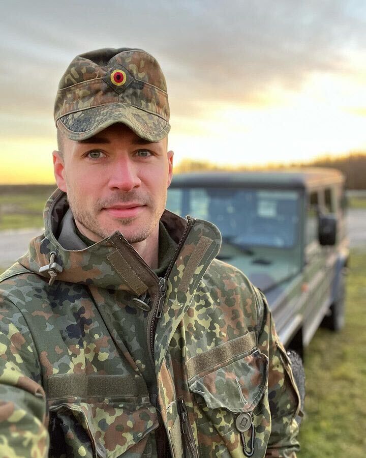  ,   Bruno, 42 ,     , c 