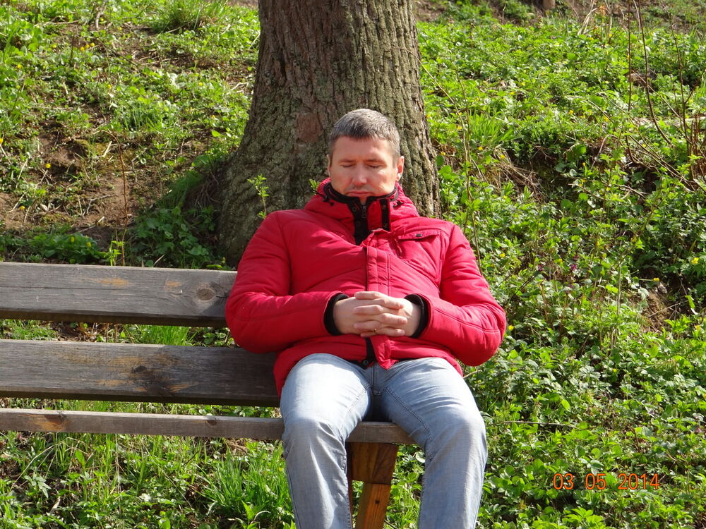  19350978  Viktor, 49 ,    