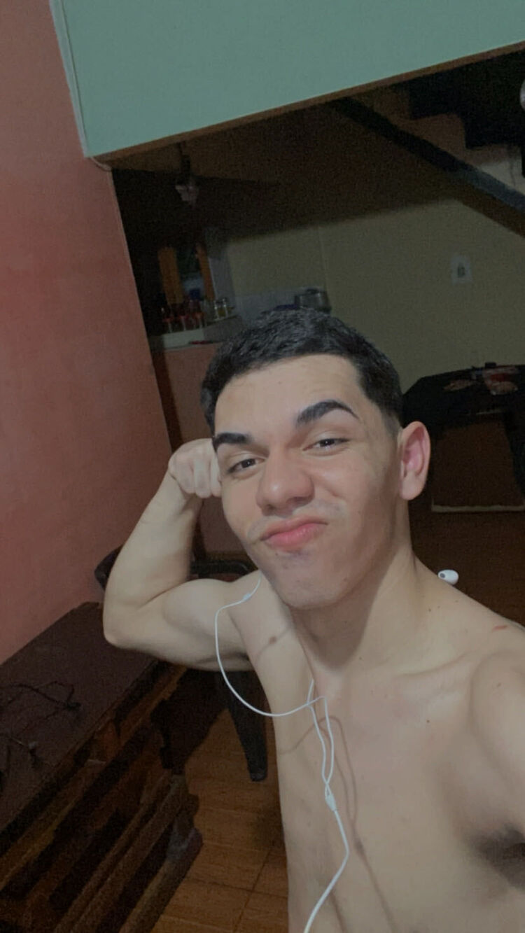  47564668  Frank, 20 ,    