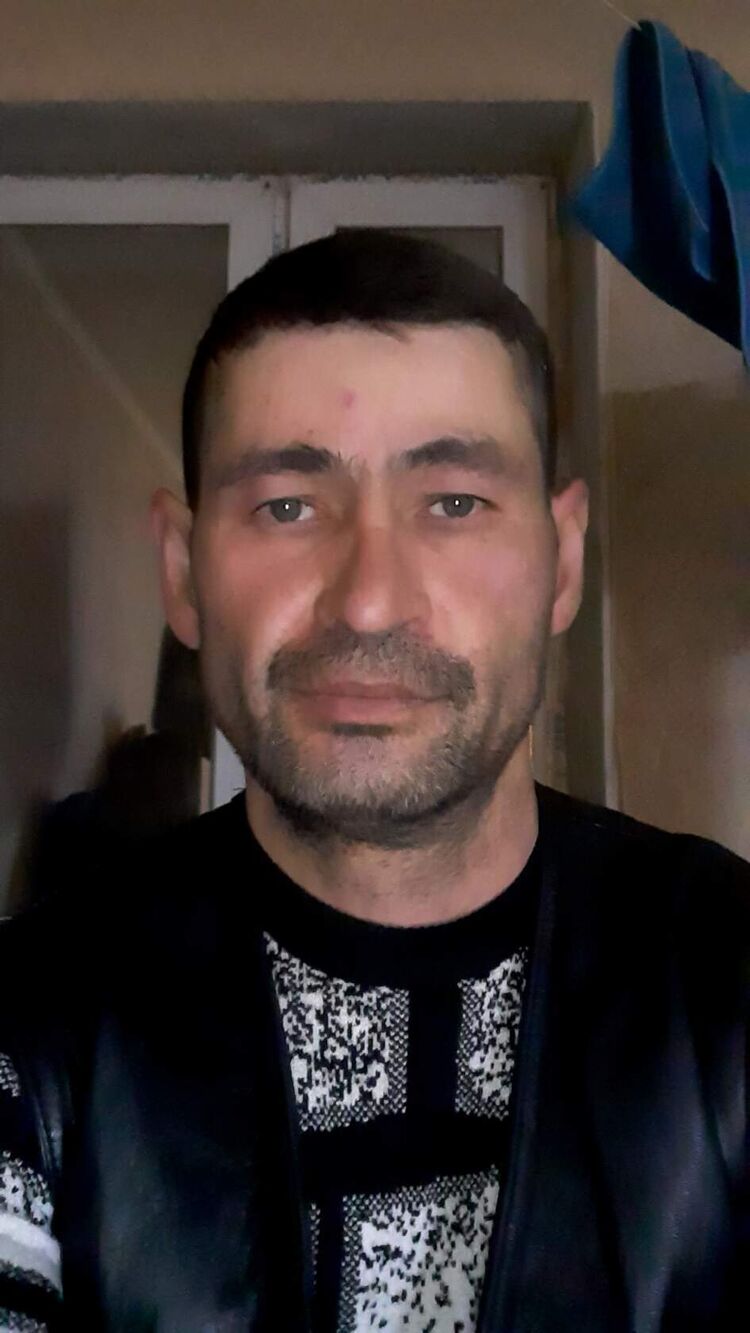  28152958  HOVHANNES, 46 ,    