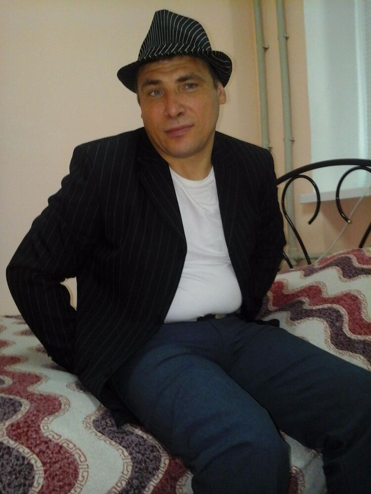  8818628  Serhik, 49 ,    