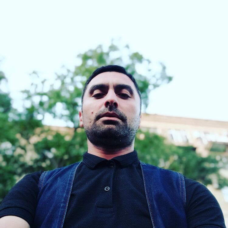  18956158  Samir, 42 ,    