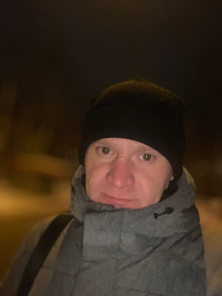  43946798  Dmitri, 41 ,     