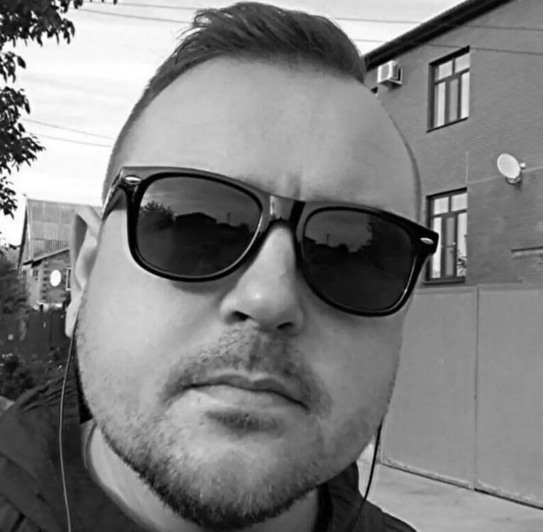  33220678  Vladimir, 37 ,    